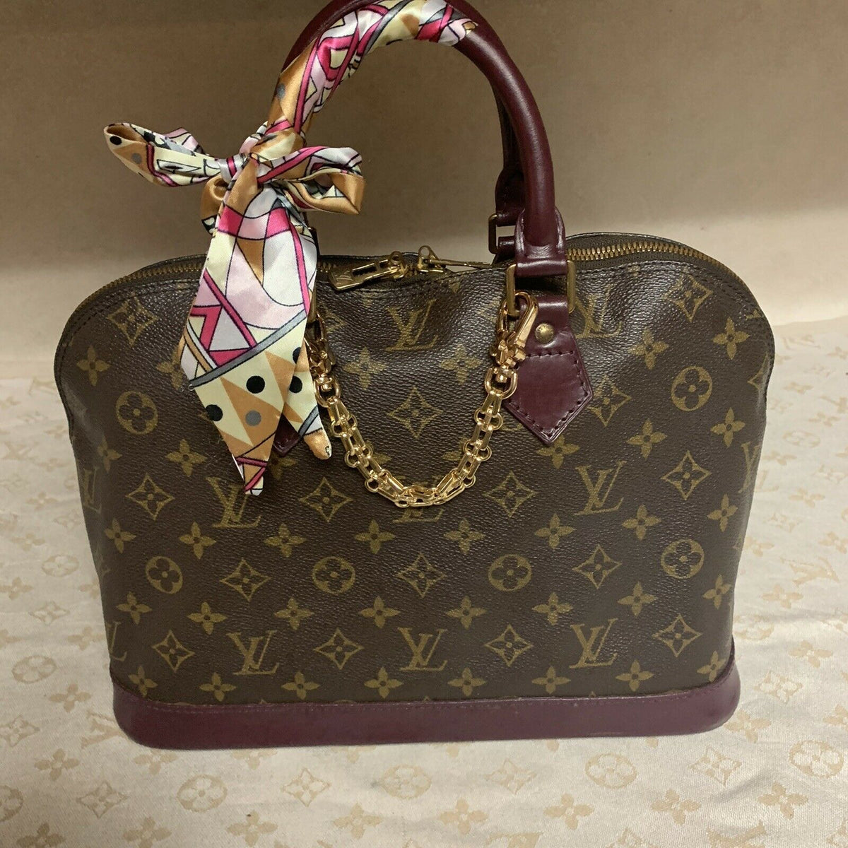 At under $200 this neoprene Mia Bag is a style steal, Louis Vuitton Alma  Handbag 389796